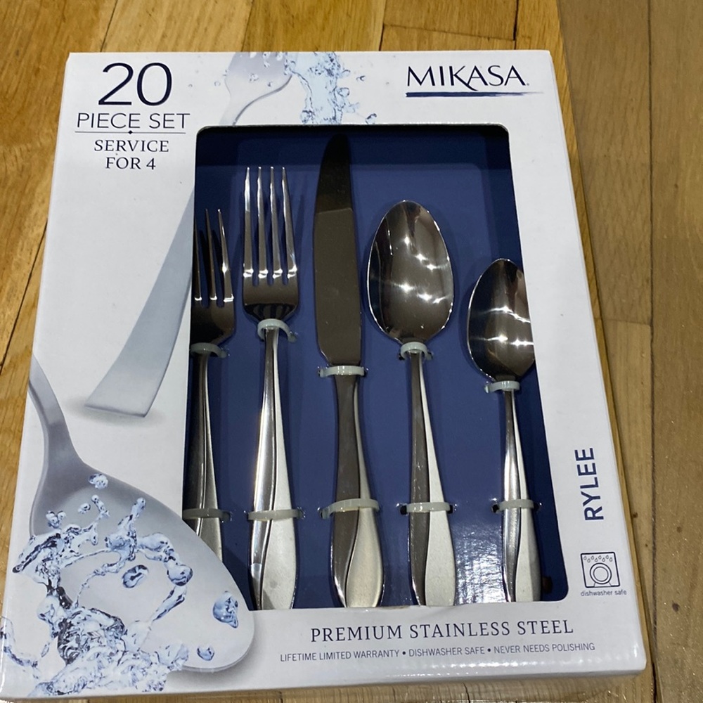 Micah’s 20 piece set.Service for 4.Premium stainless steel.